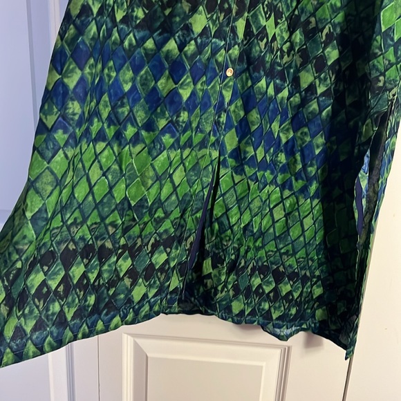 Brand new women's tunic. Size XXL but fits like XL. Slits on the side. - Picture 2 of 3